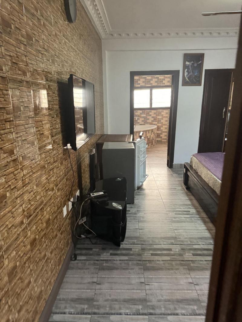 Larosa Executive Guest House image