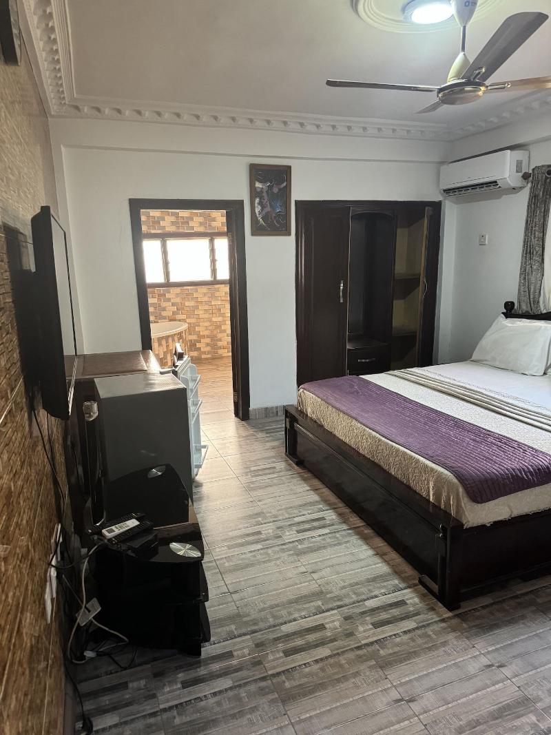 Larosa Executive Guest House image