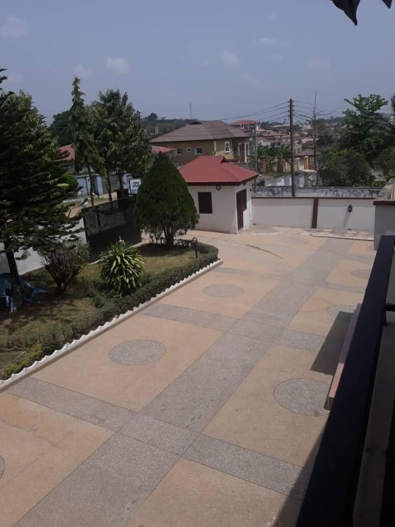 Larosa Executive Guest House image