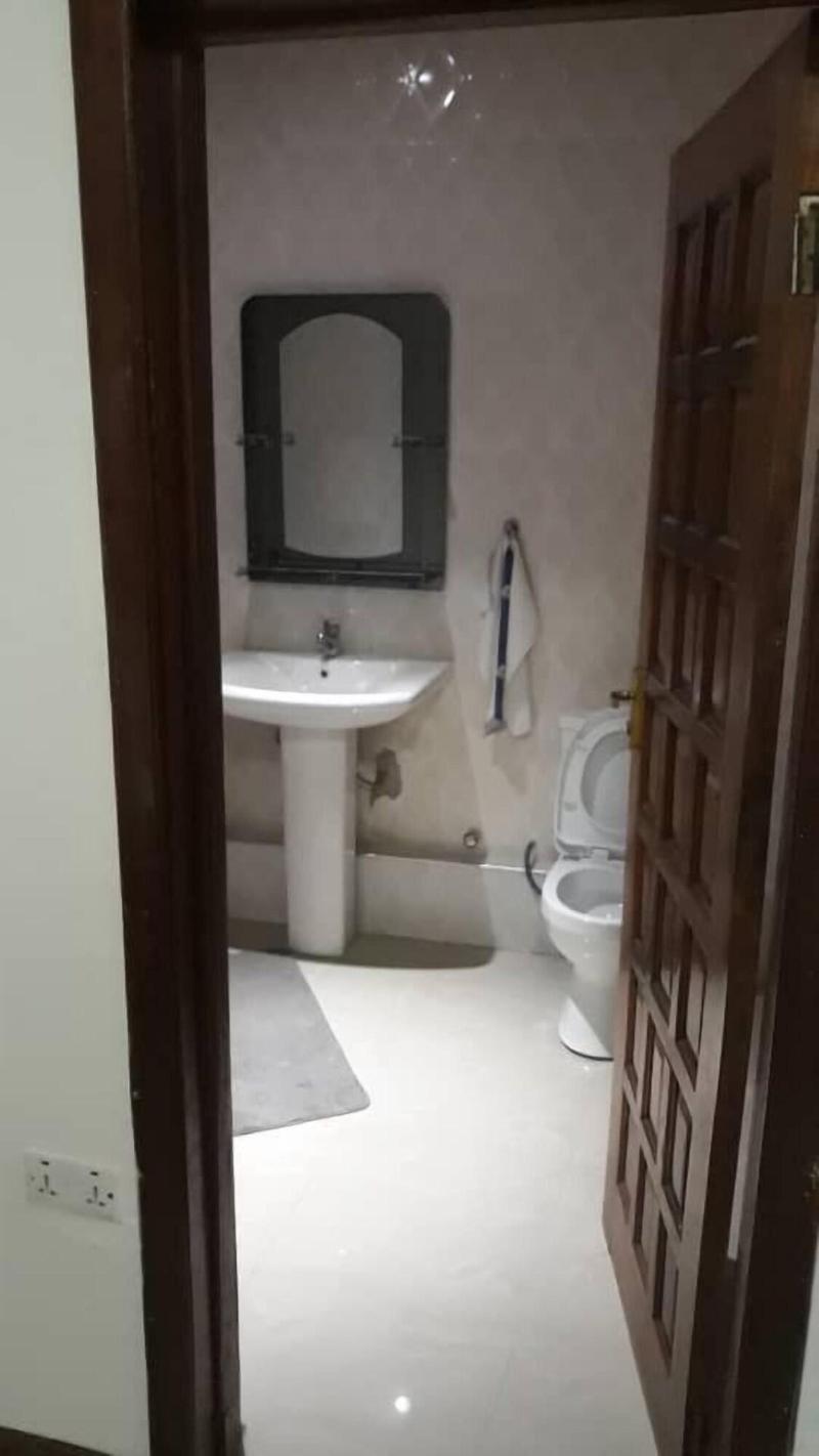 Larosa Executive Guest House image