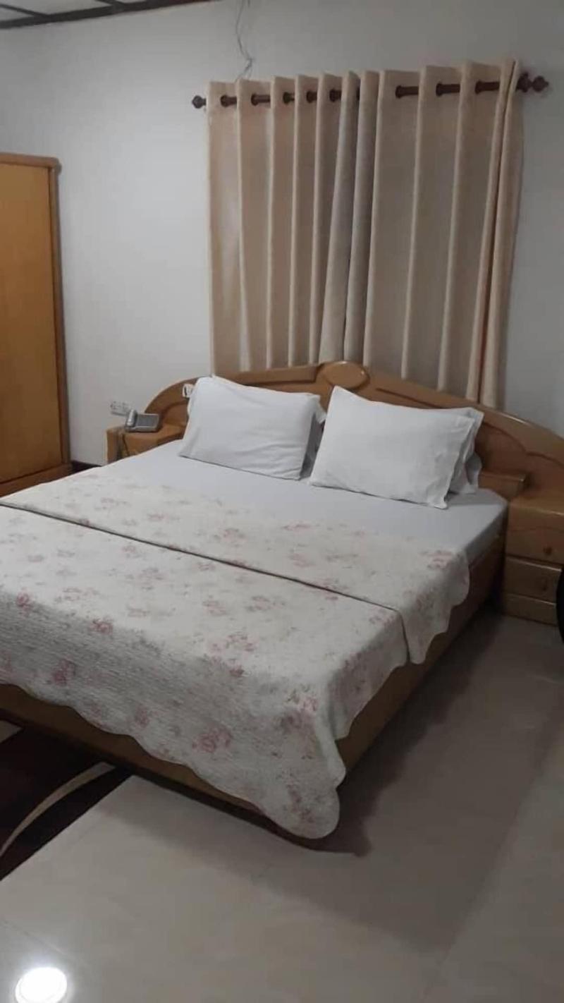 Larosa Executive Guest House image