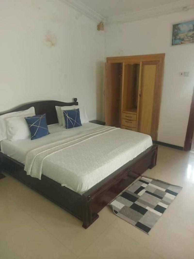 Larosa Executive Guest House image