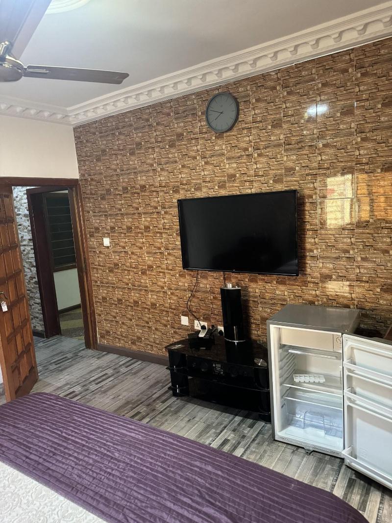 Larosa Executive Guest House image