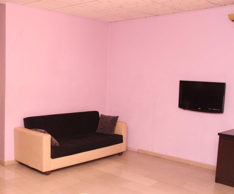 Kriscane Suites Annex — photo 4