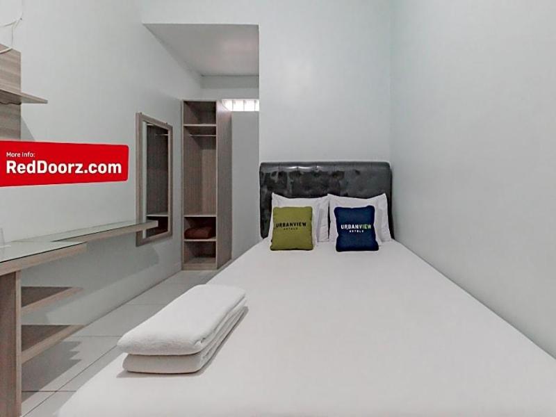 Urbanview Hotel Sunday Cirebon image
