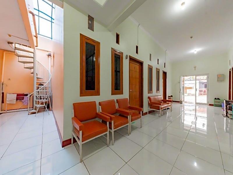 Urbanview Hotel Sunday Cirebon image