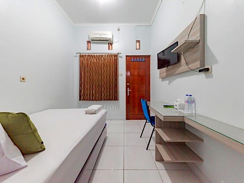 Urbanview Hotel Sunday Cirebon image