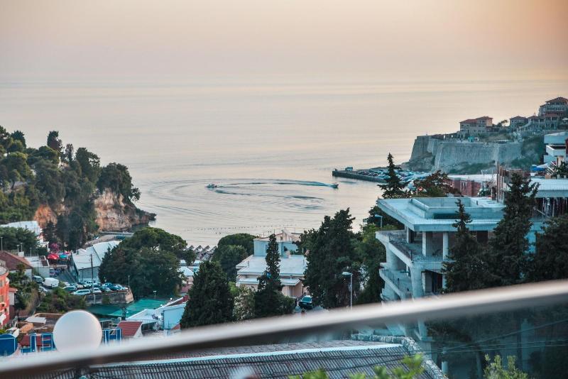 Casa Bianca image
