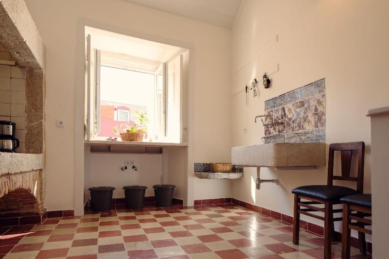 Lisbon Calling Rooms & Studio image
