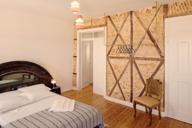 Lisbon Calling Rooms & Studio image