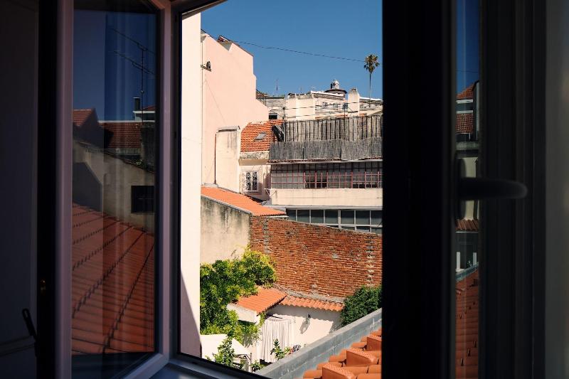 Lisbon Calling Rooms & Studio image