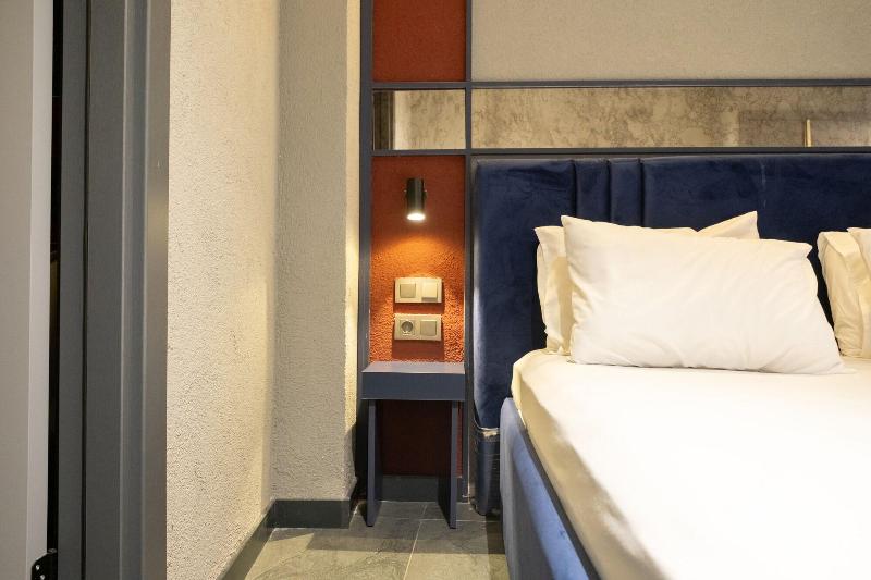 Gytha Hotel Pera image