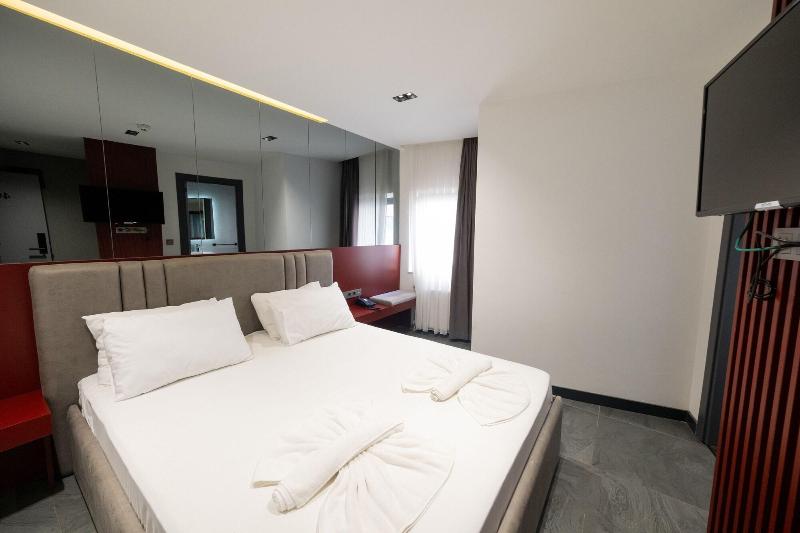 Gytha Hotel Pera image