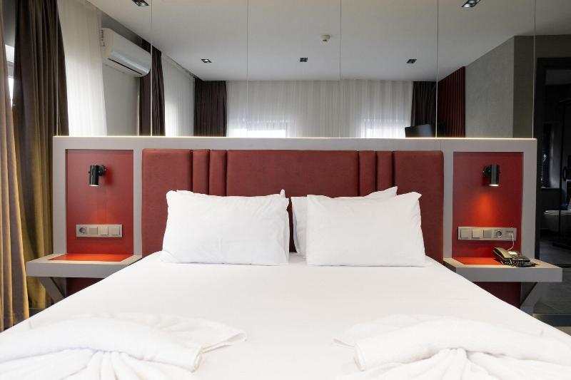 Gytha Hotel Pera image