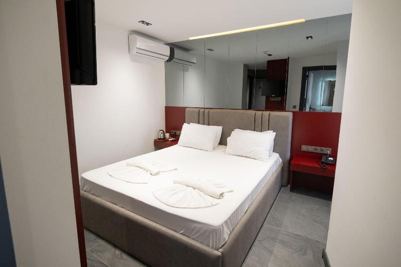 Gytha Hotel Pera image