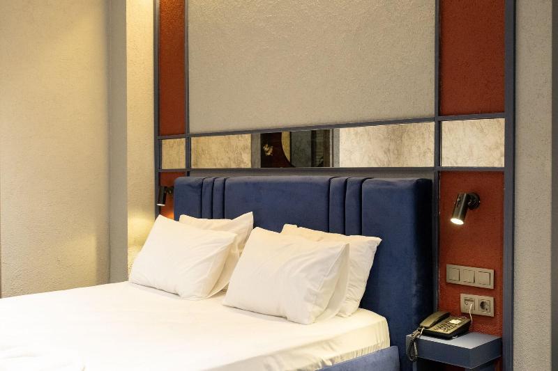 Gytha Hotel Pera image