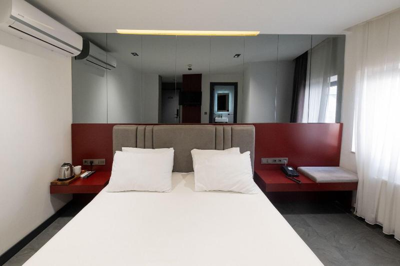 Gytha Hotel Pera image