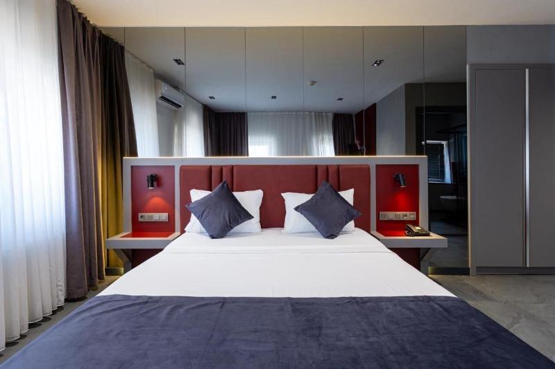 Gytha Hotel Pera image