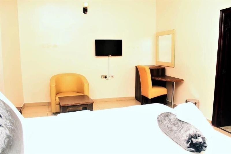 C'ron Hotels And Suites image