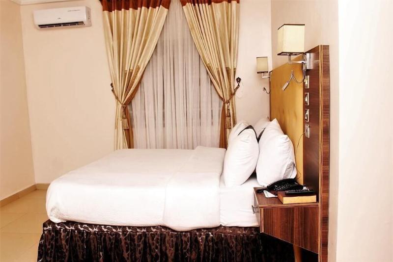 C'ron Hotels And Suites image