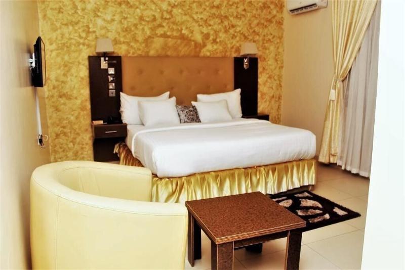 C'ron Hotels And Suites image