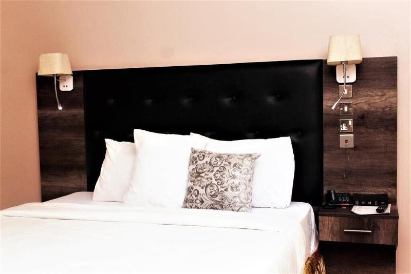 C'ron Hotels And Suites image