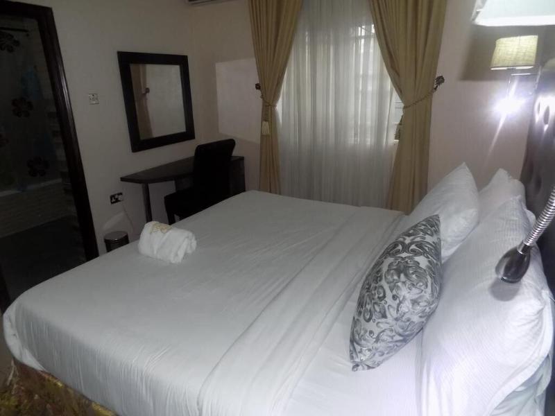 C'ron Hotels And Suites image