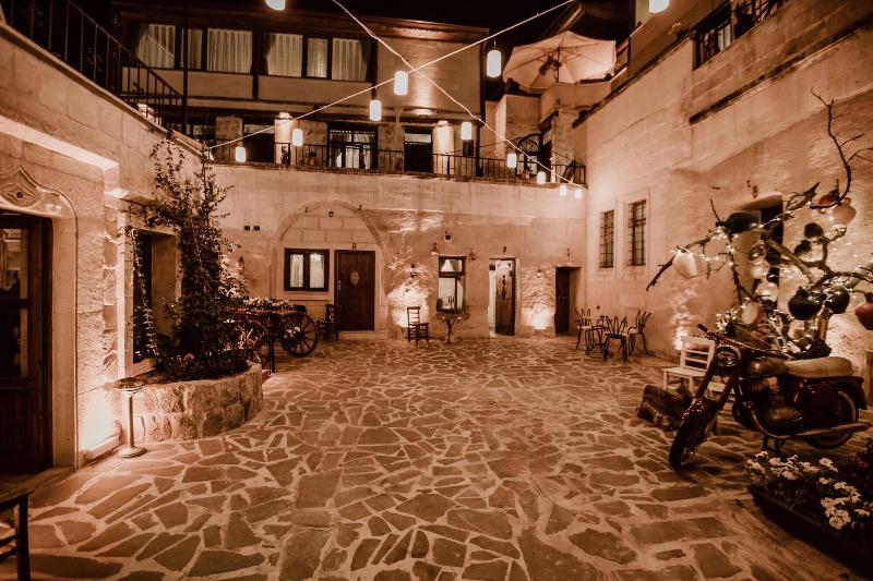 Young Cave Hotel image