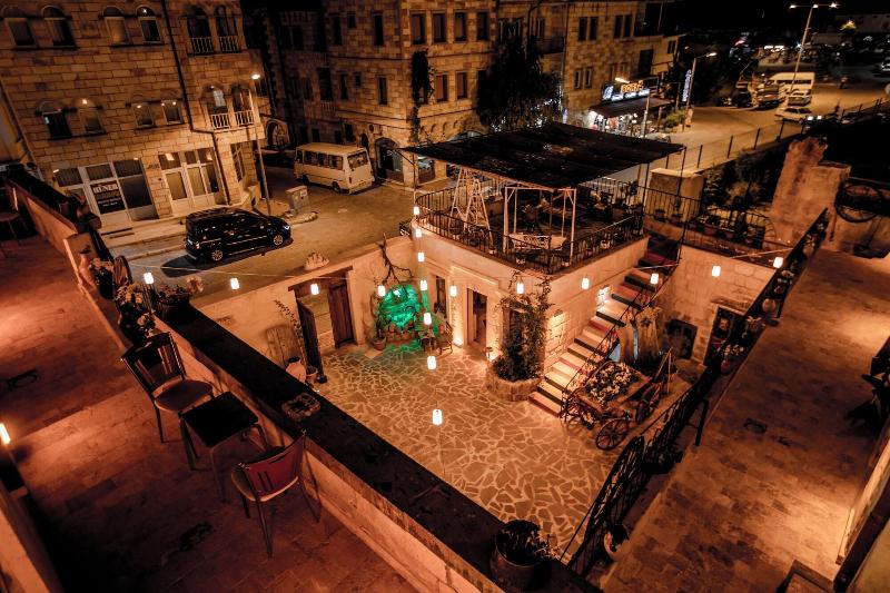 Young Cave Hotel image