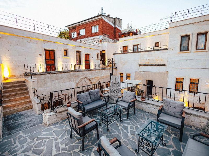 Young Cave Hotel image