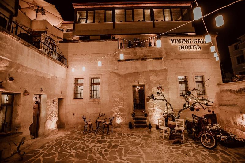 Young Cave Hotel image