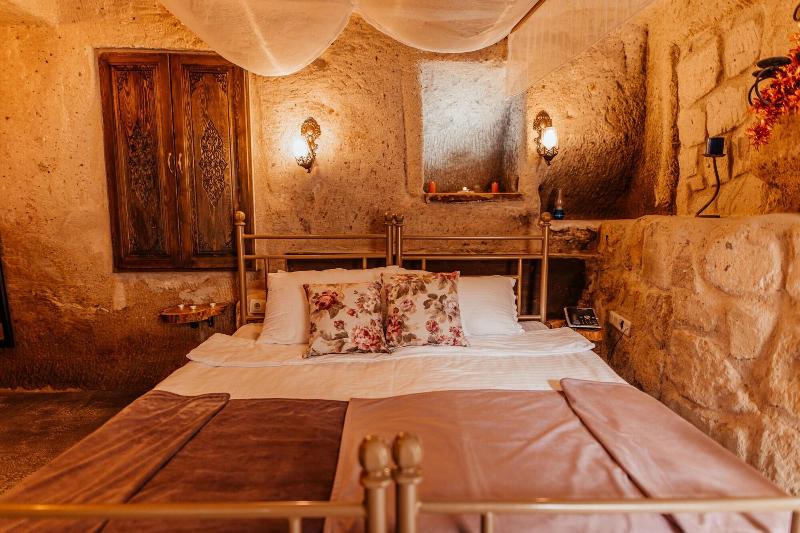 Young Cave Hotel image