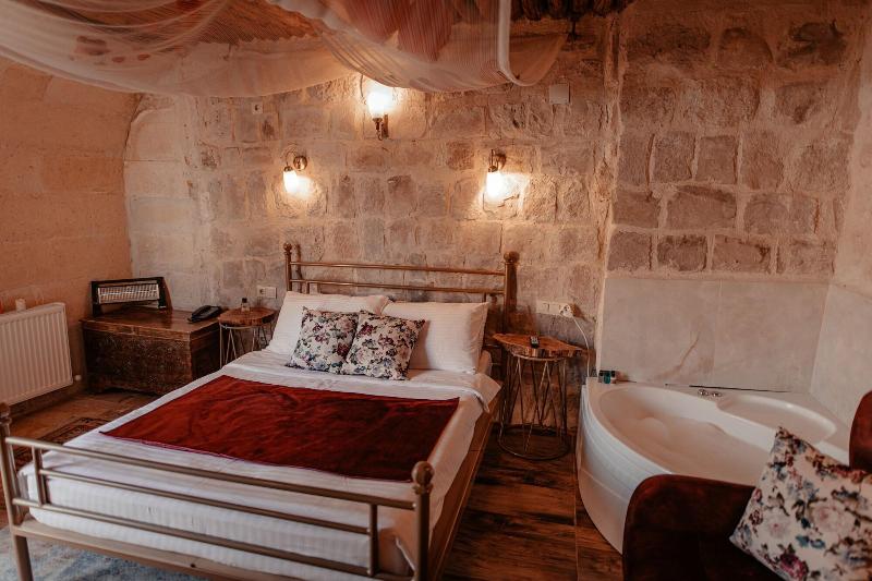 Young Cave Hotel image