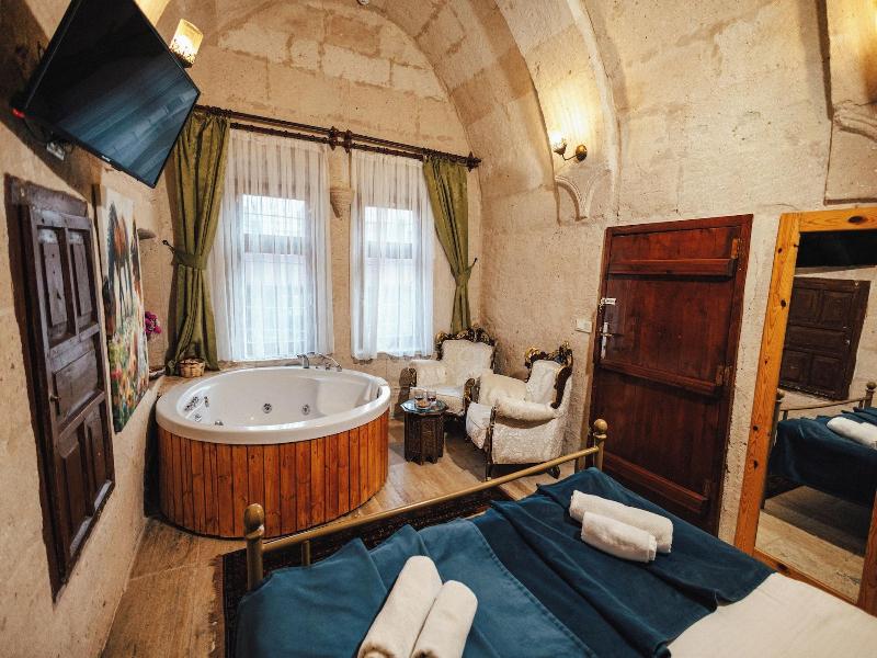 Young Cave Hotel image