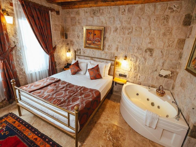 Young Cave Hotel image
