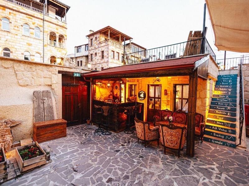 Young Cave Hotel image