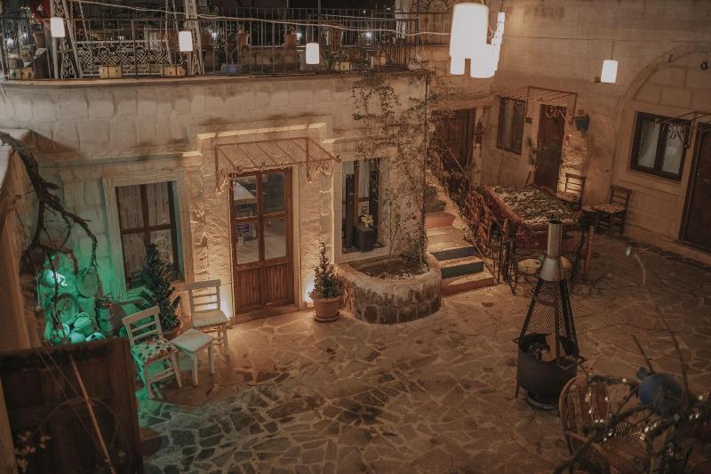 Young Cave Hotel image