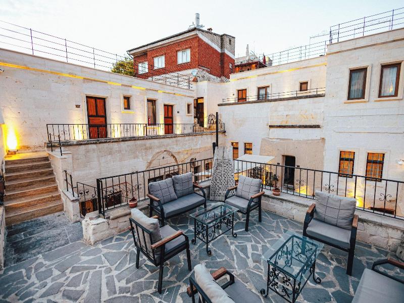 Young Cave Hotel image