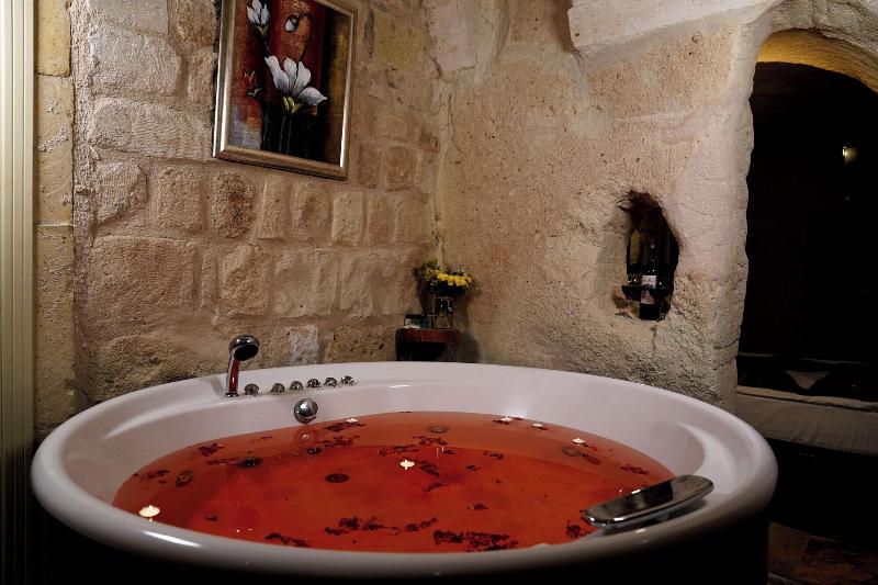 Young Cave Hotel image