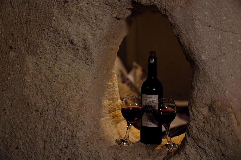 Young Cave Hotel image