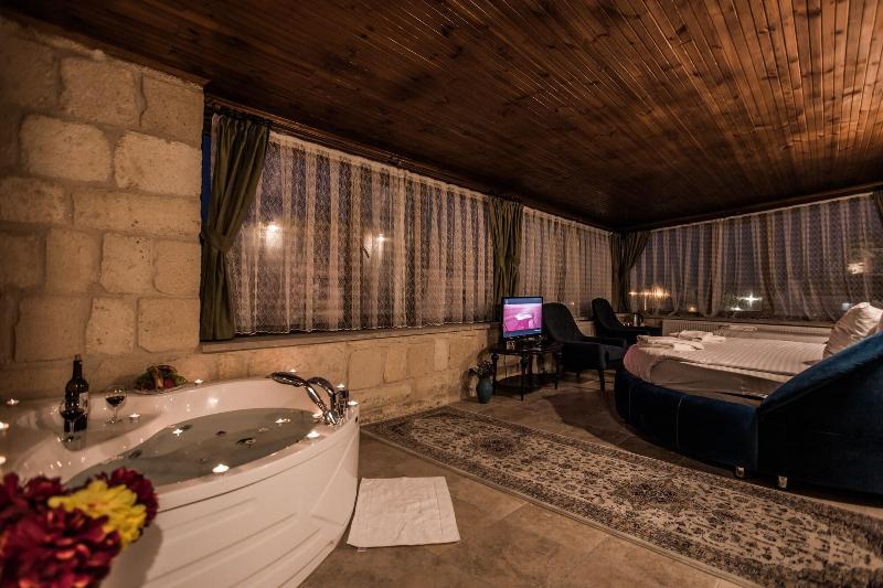 Young Cave Hotel image