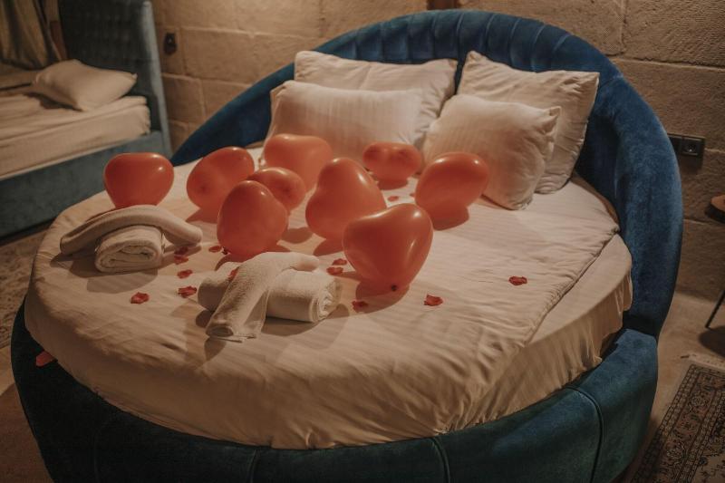 Young Cave Hotel image