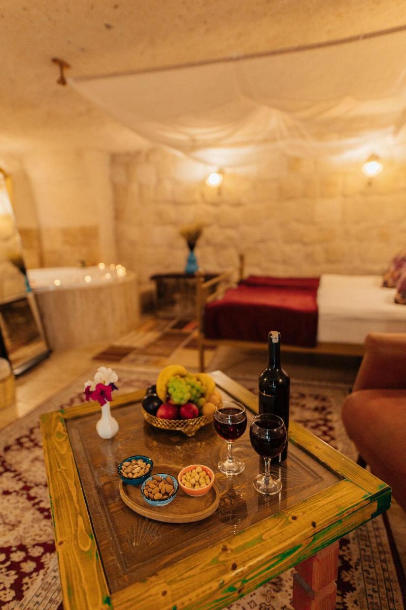 Young Cave Hotel image