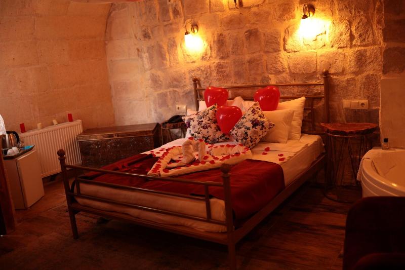 Young Cave Hotel image
