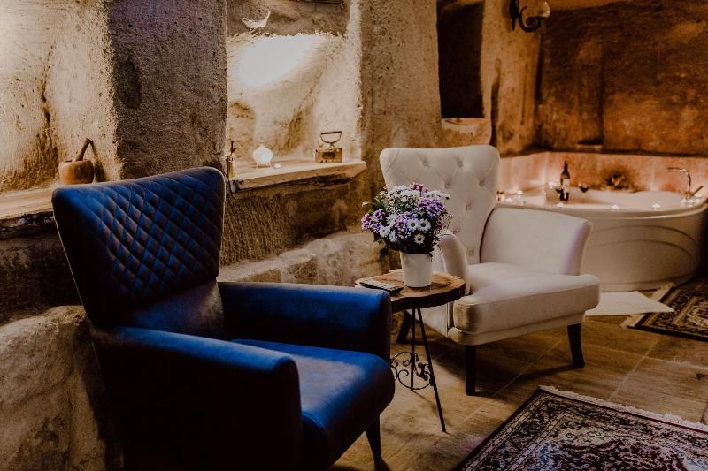 Young Cave Hotel image