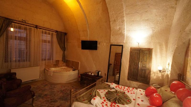 Young Cave Hotel image
