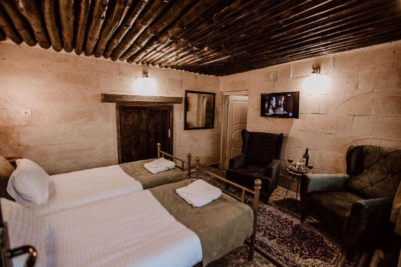 Young Cave Hotel image