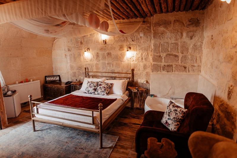 Young Cave Hotel image