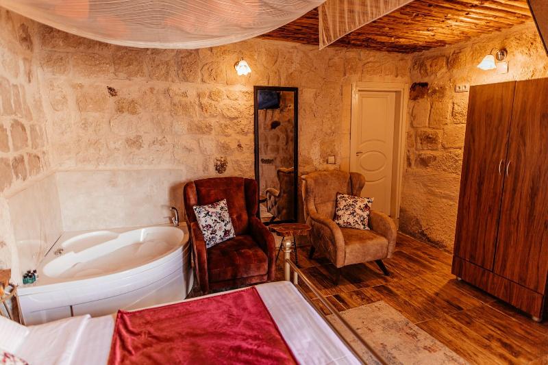 Young Cave Hotel image