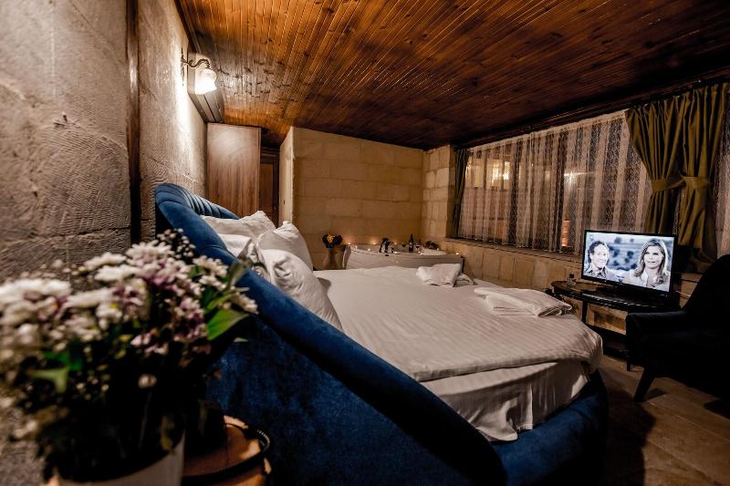 Young Cave Hotel image
